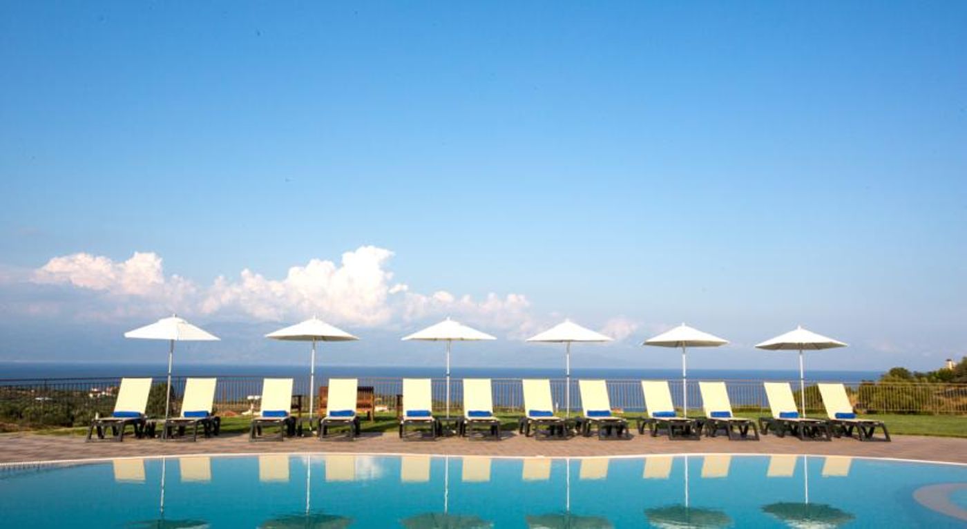 Baywatch Hotel & Apartments