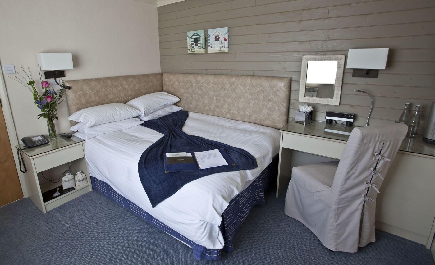 Cobo-Bay-Hotel-Room-8