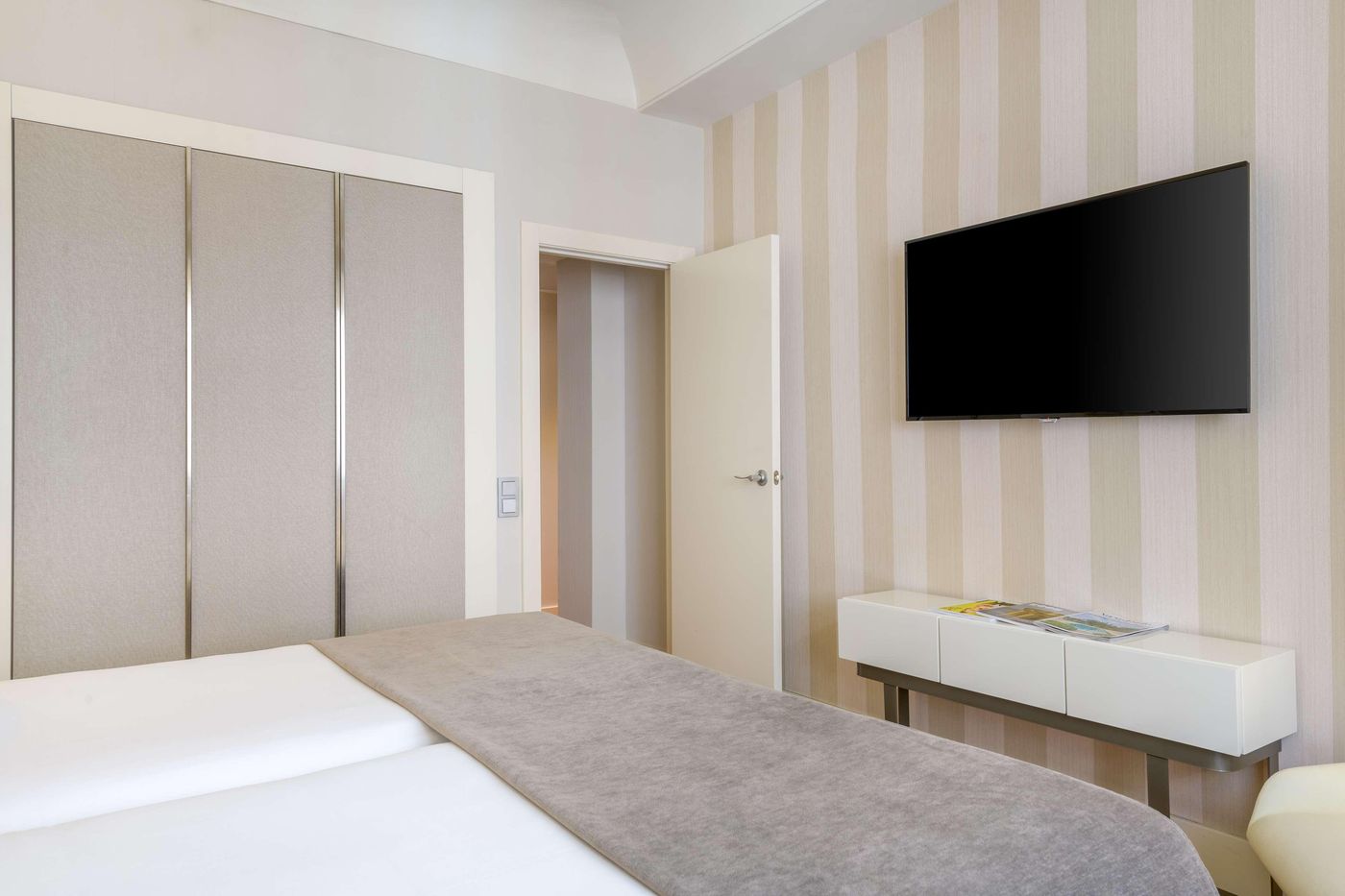 NH-Collection-Madrid-Colon-Room-43