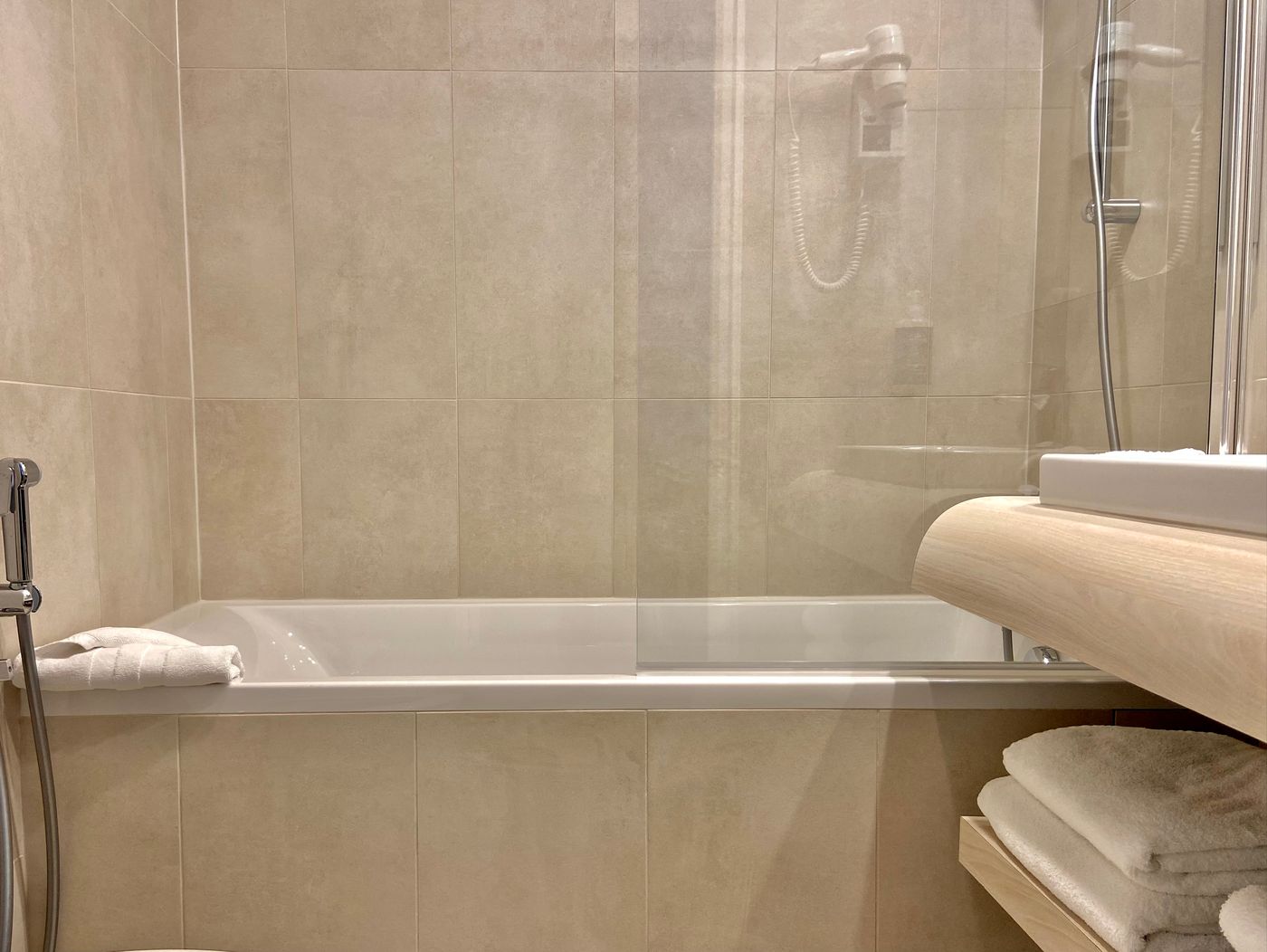 Central-Saint-Germain-Room-29