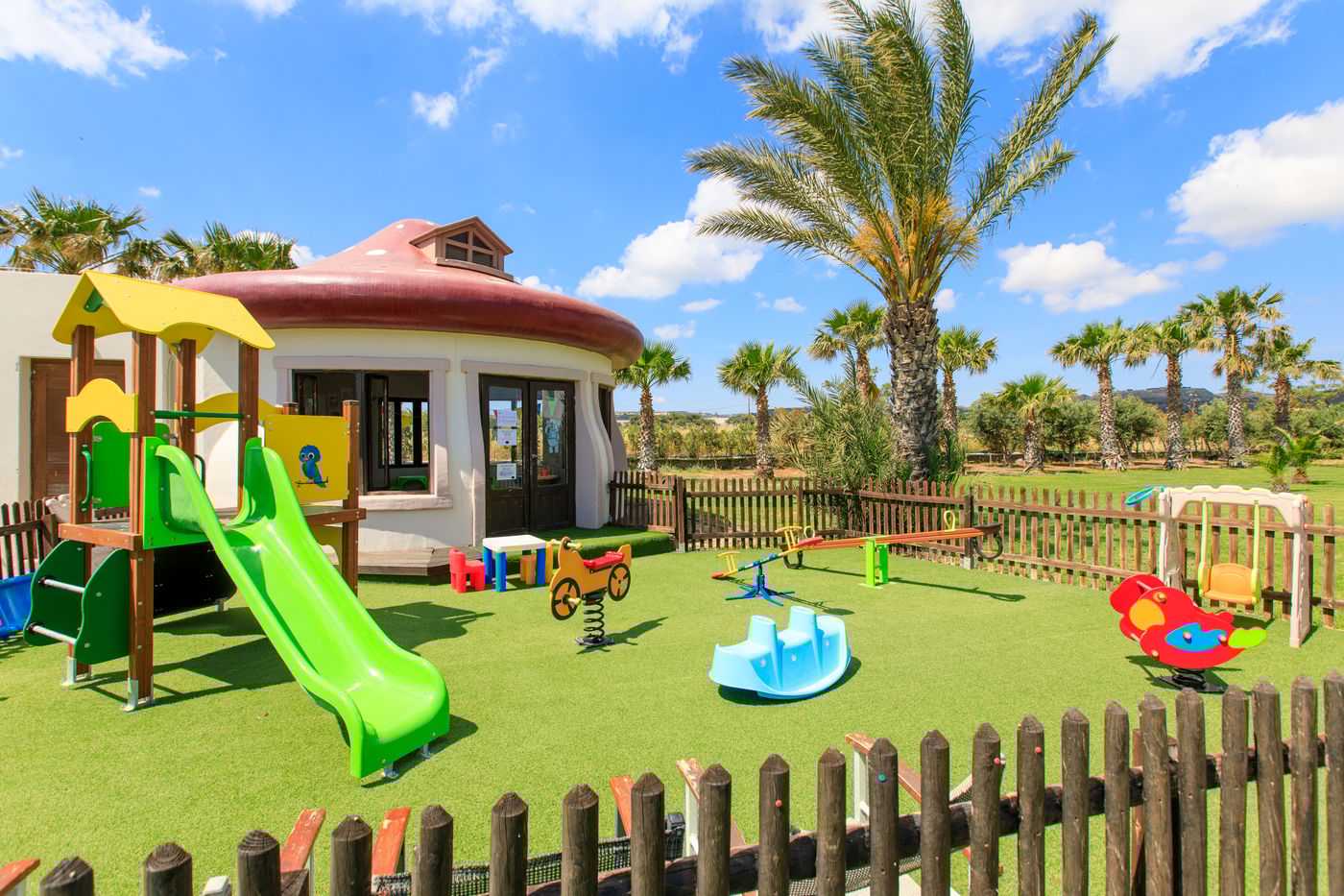 Sovereign-Beach-Hotel-Sports-and-Entertainment-68