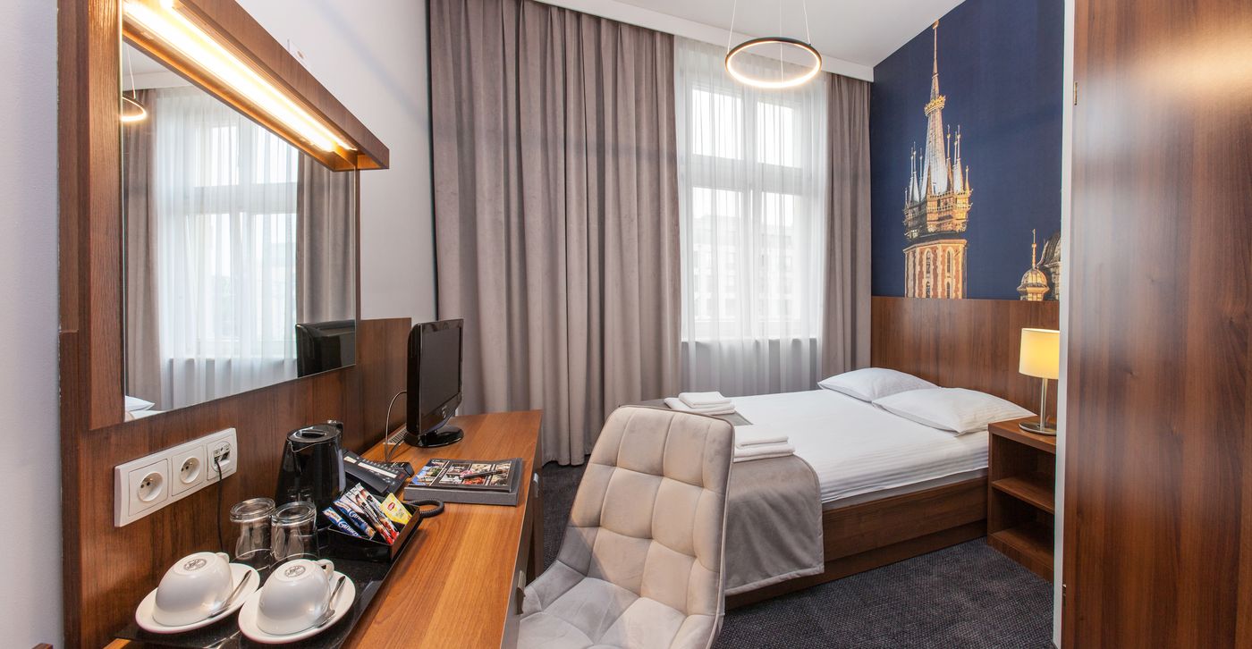 DOWNTOWN KRAKOW-Poland-KRAKOW-Room-4