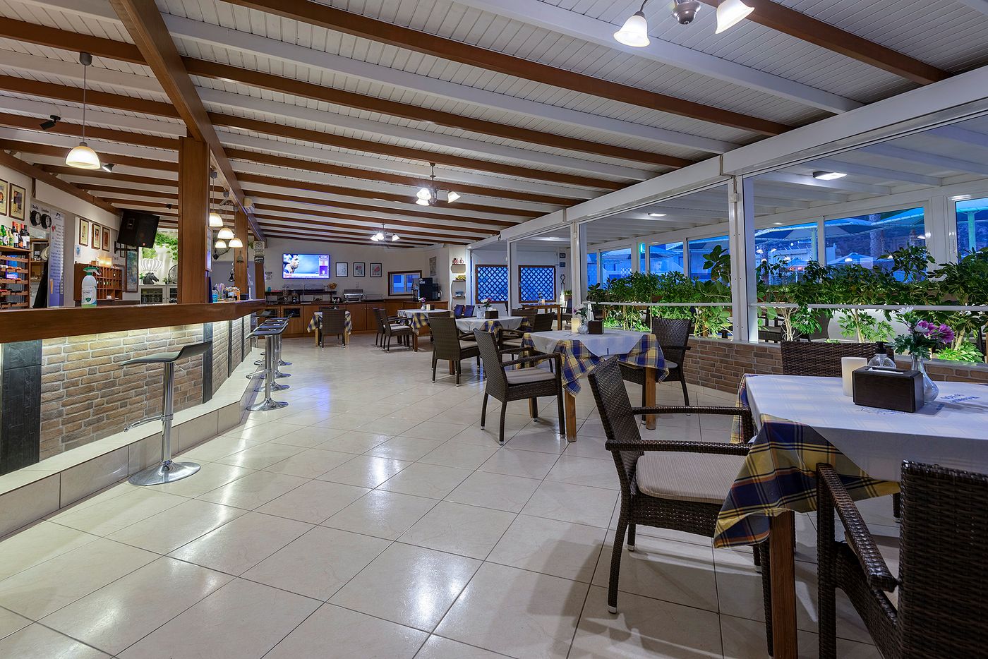 Mammis-Beach-Hotel-Restaurant-41