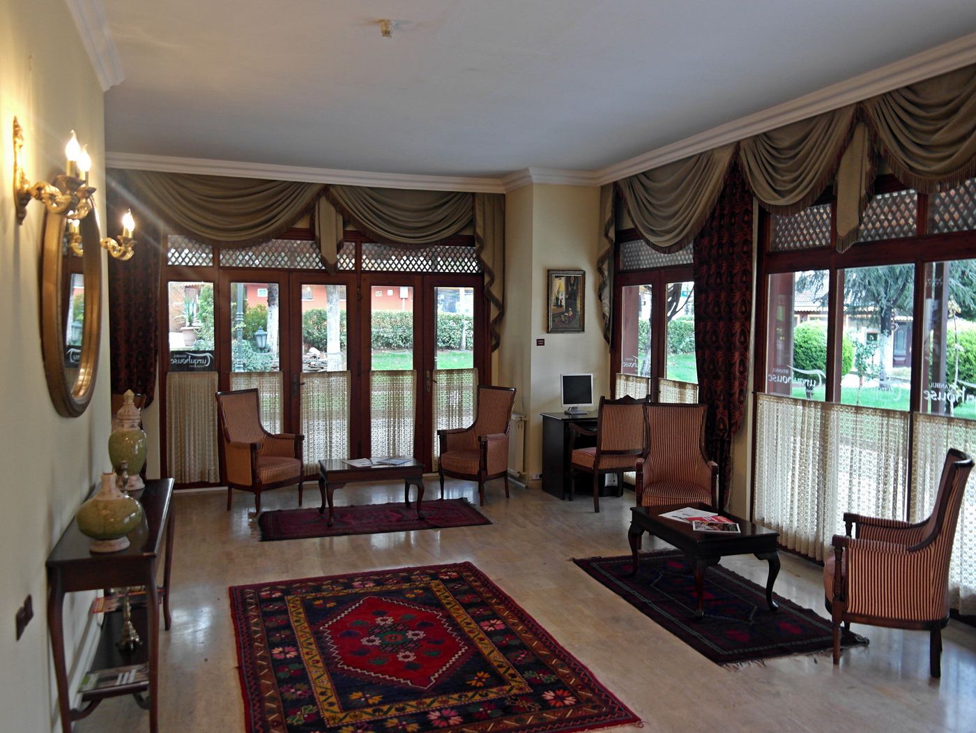 Turquhouse-Boutique-Hotel-Lobby-7