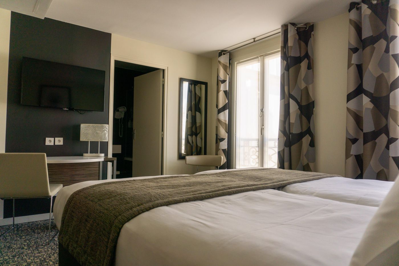 Holiday-Inn-Paris-Opera---Grands-Boulevards-Room-36