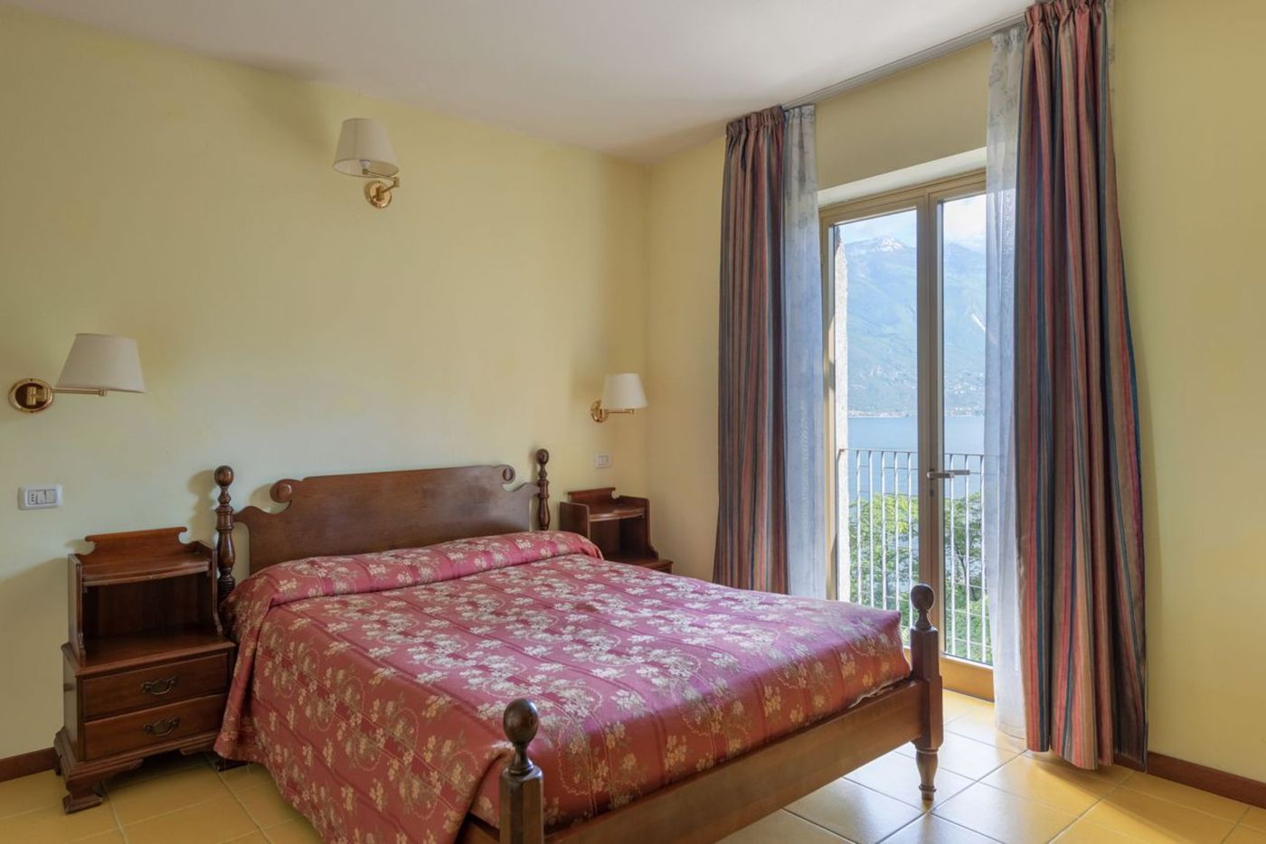 Centro Vacanze La Limonaia-Italy-Limone Sul Garda Bs-Room-1