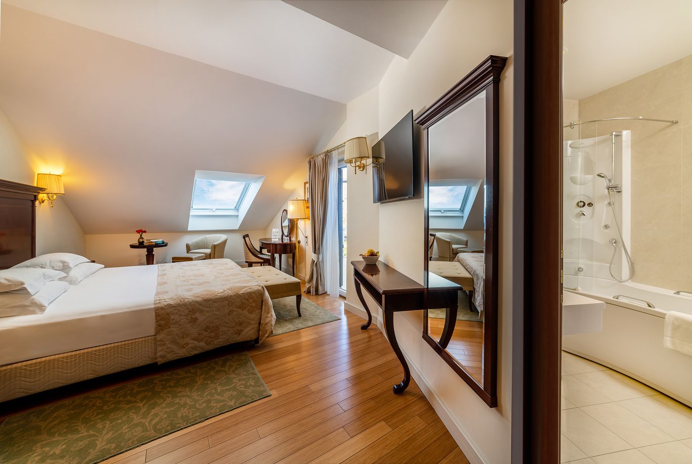 President-Solin-Room-24