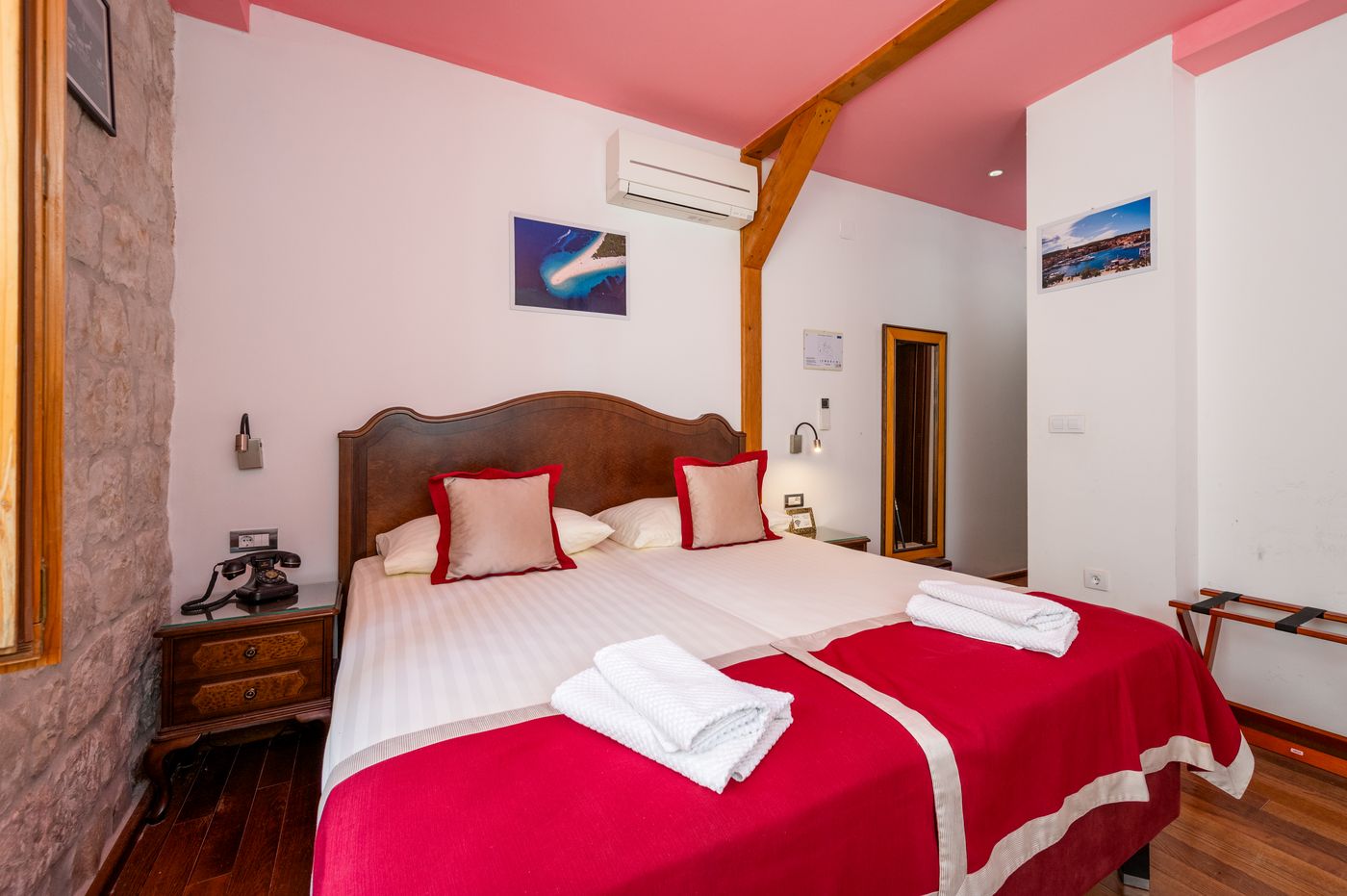 HOTEL-TRAGOS-Room-18