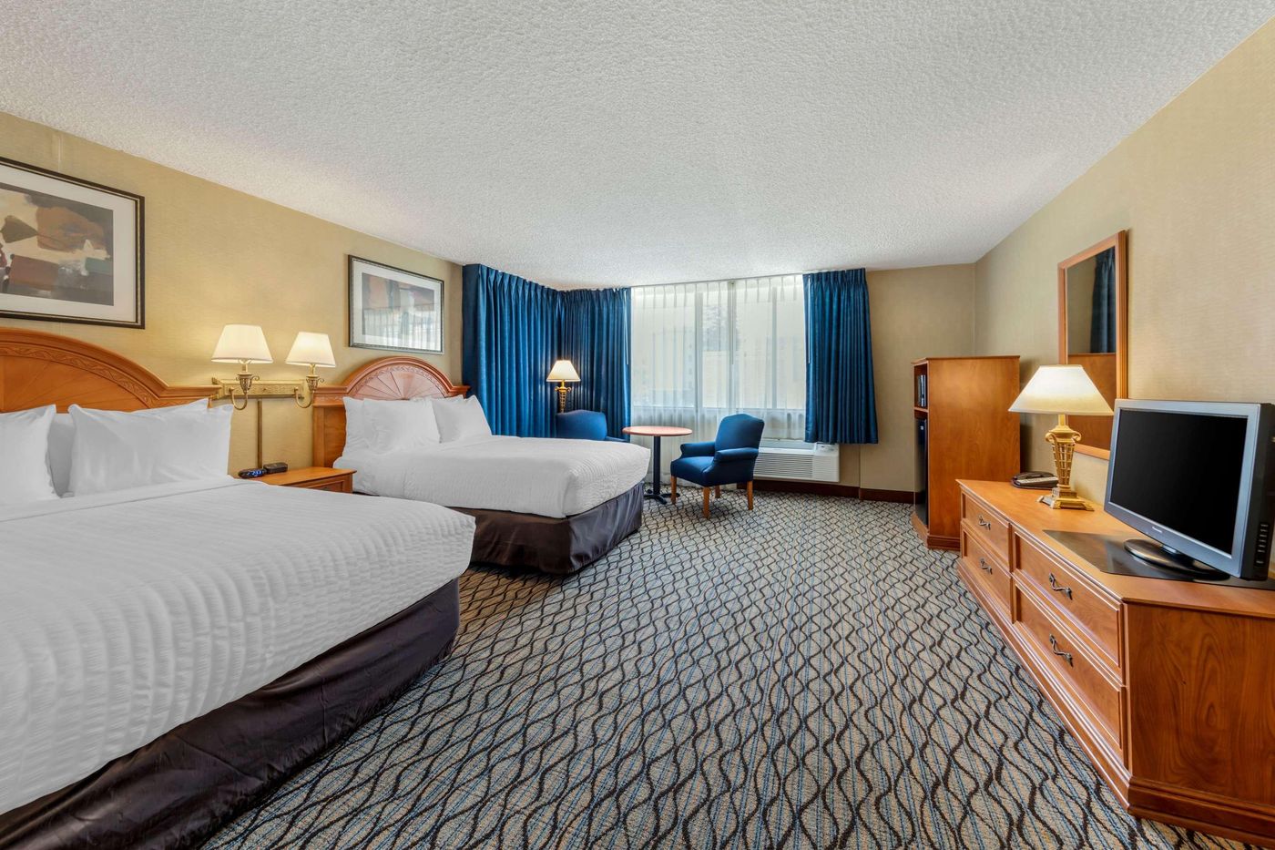 Clarion-Hotel-Anaheim-Resort-Room-10