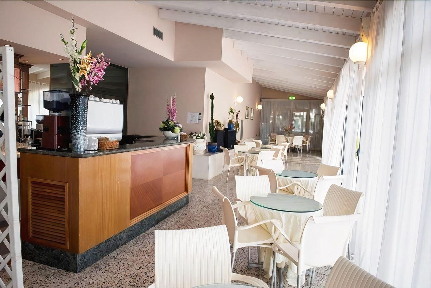 Hotel-Villa-Elena-Restaurant-8