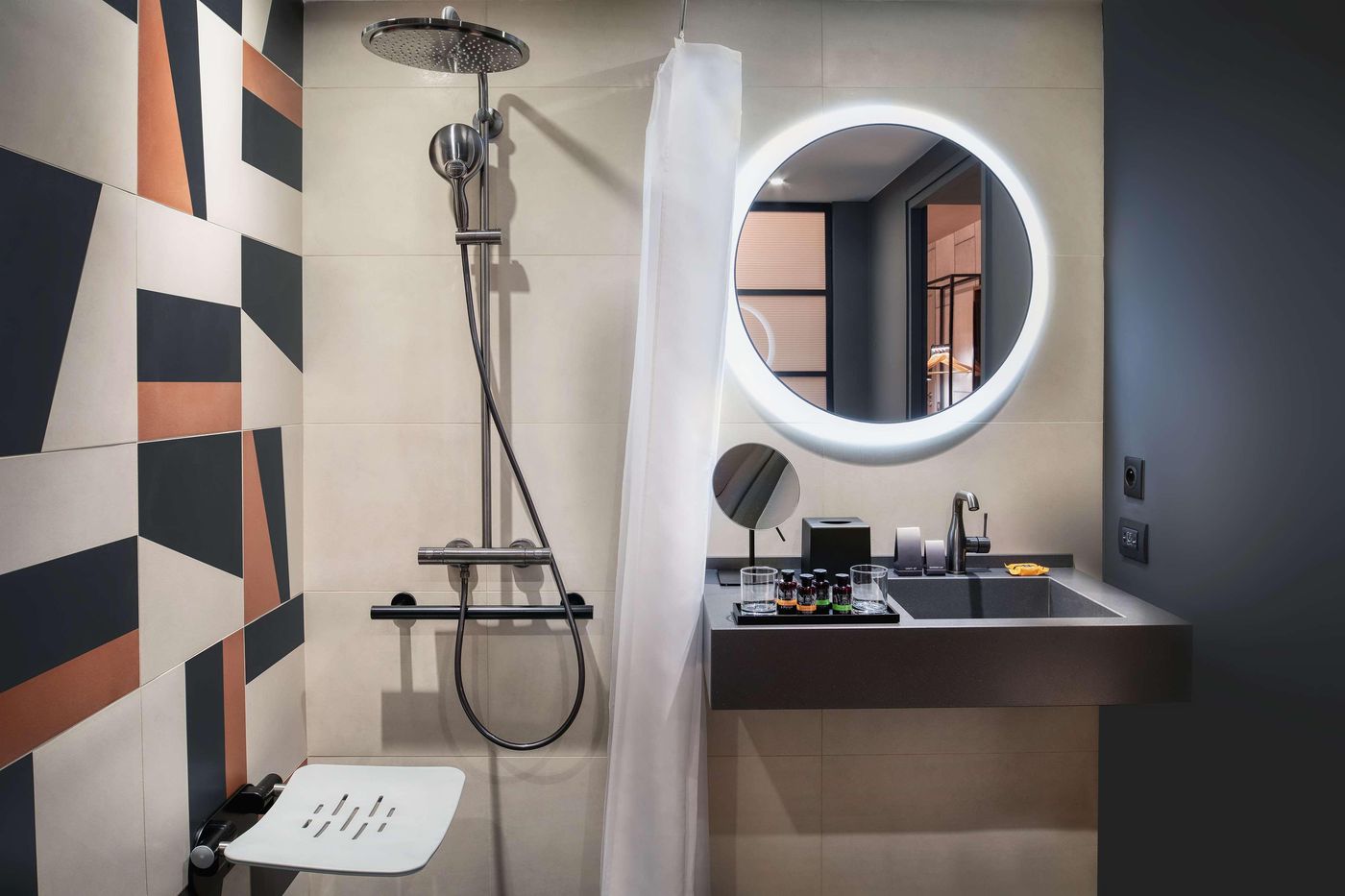 Canopy-By-Hilton-Paris-Eiffel-Tower-Room-44