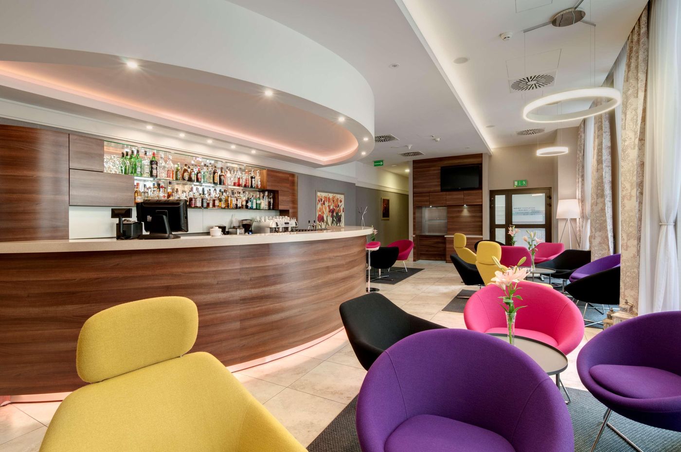 Golden-Tulip-Krakow-City-Center-Bar-13