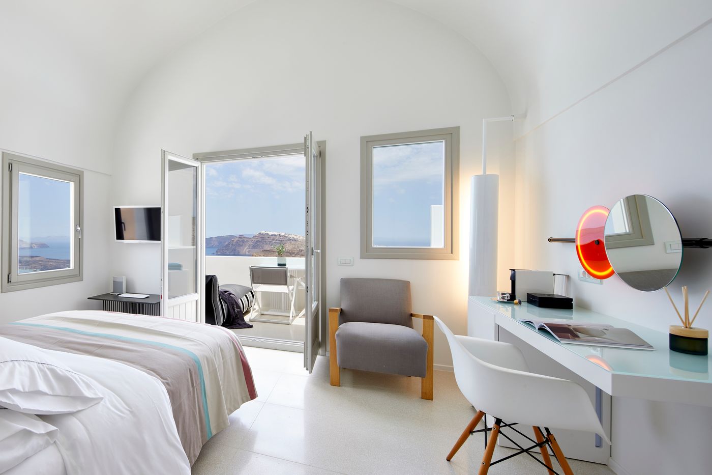 Alti-Santorini-Suites-Room-8