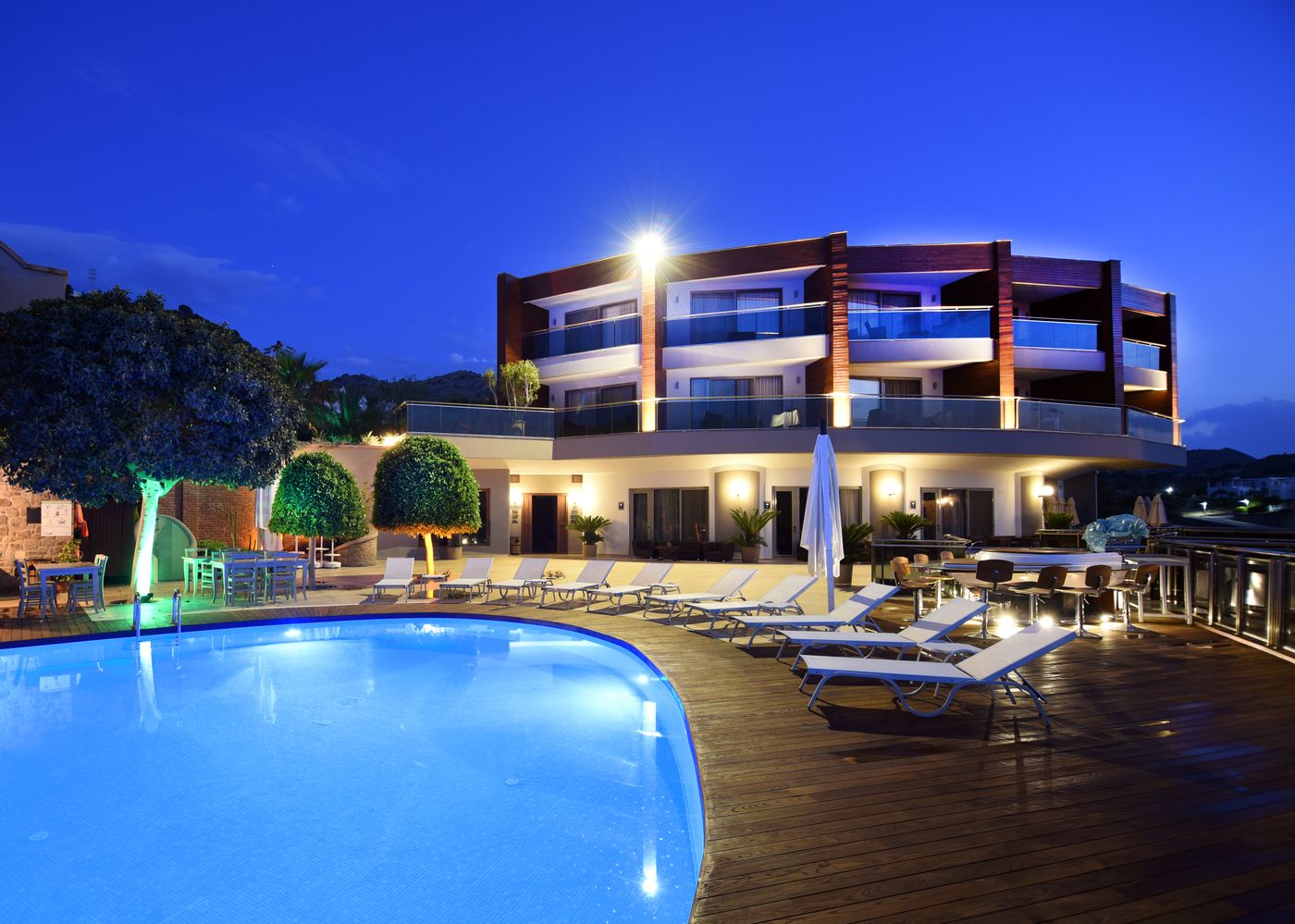 Temenos-Luxury-Hotel---SPA-Terrace-2
