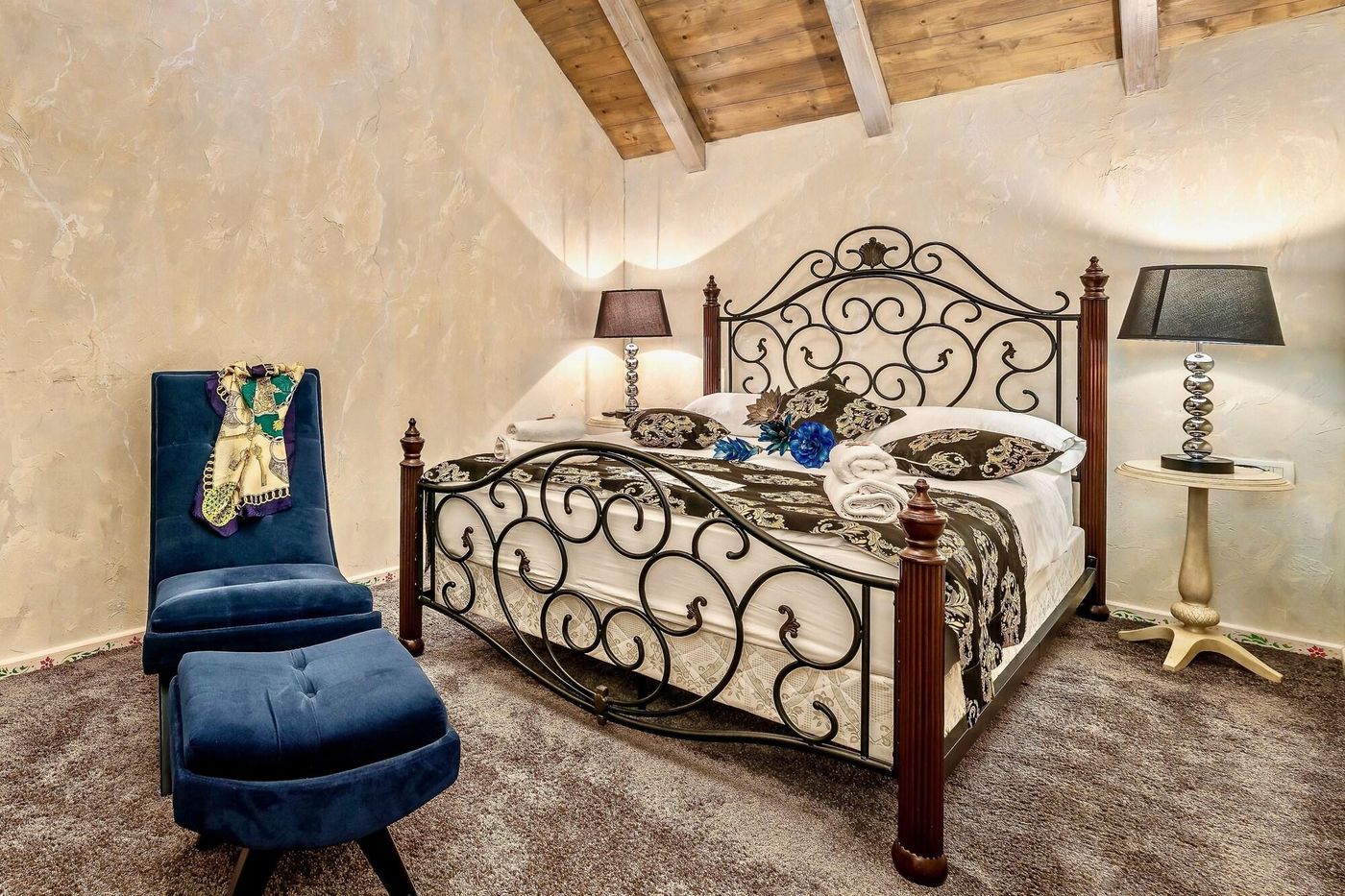 Historic-Plaza-Varos-Split-Room-32