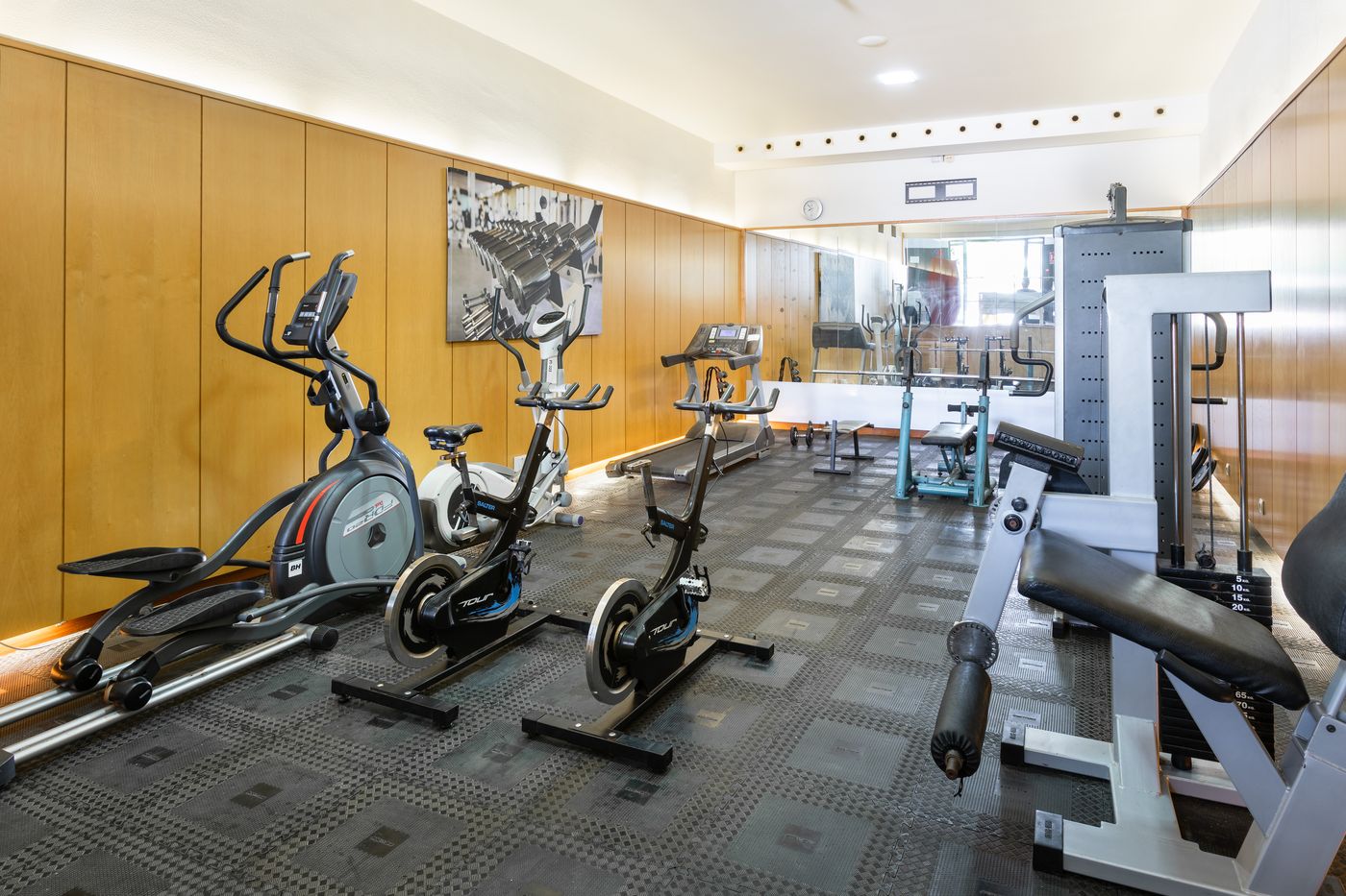 Alexandre-Hotel-La-Siesta-Sports-and-Entertainment-56