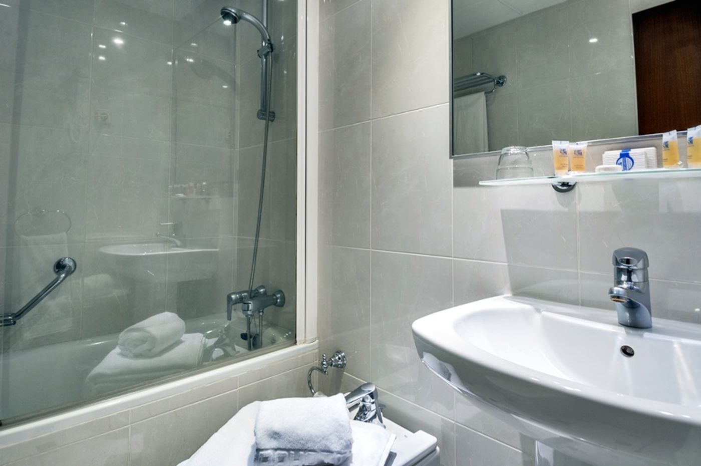 Espahotel-Plaza-Basilica-Room-28