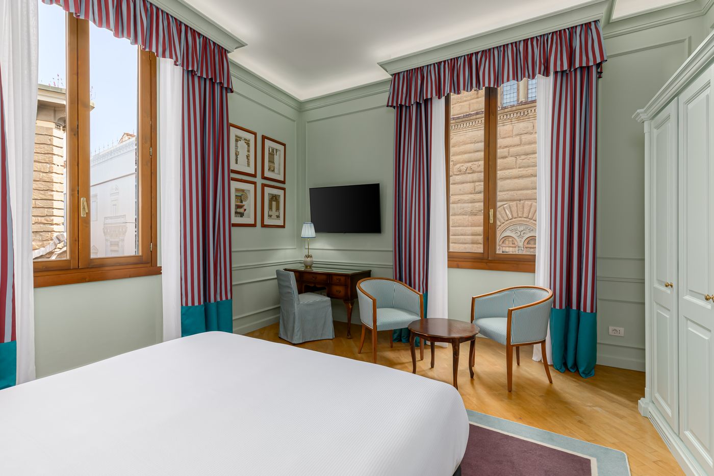 Room-Mate-Isabella-Room-20