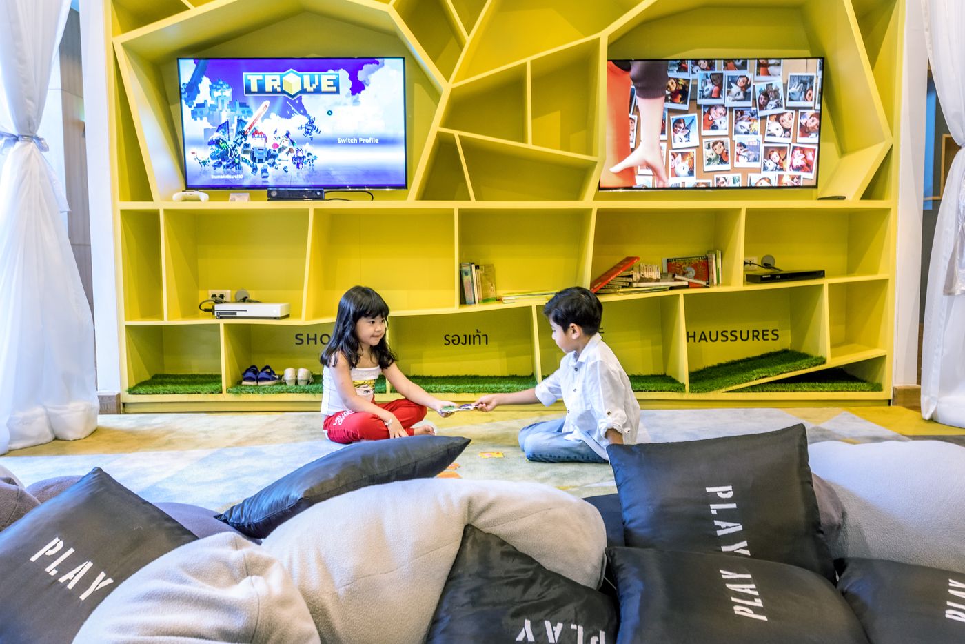 Novotel-Bangkok-on-Siam-Square-Lobby-65