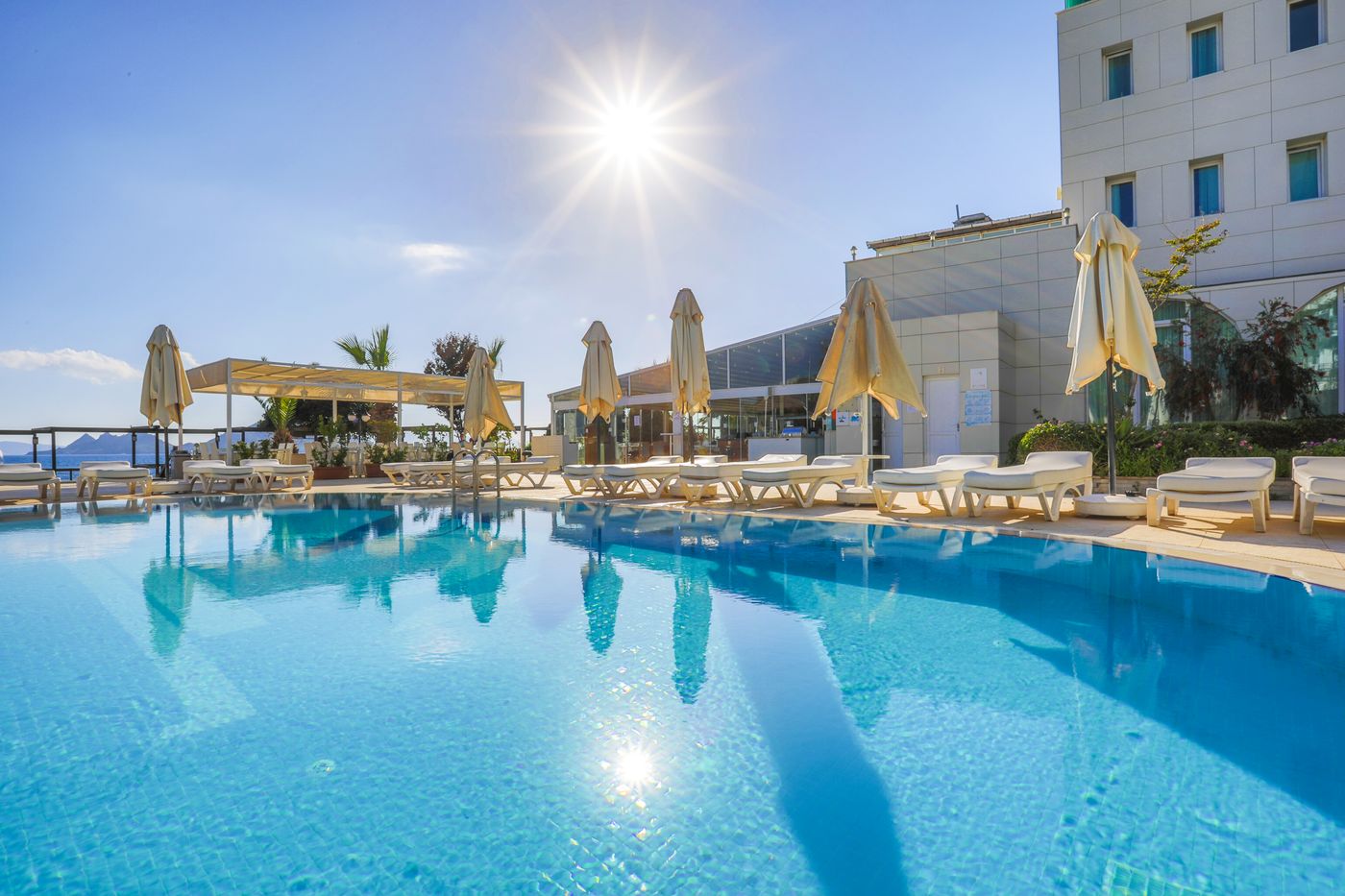 Dragut-Point-South-Hotel-Pool-5