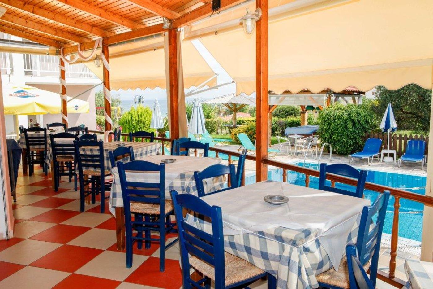 Amoudi Studios and Apartments