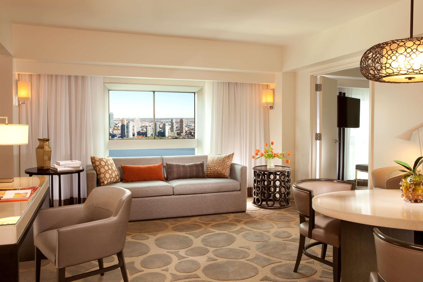 Millennium-Hilton-New-York-One-UN-Plaza-Room-63