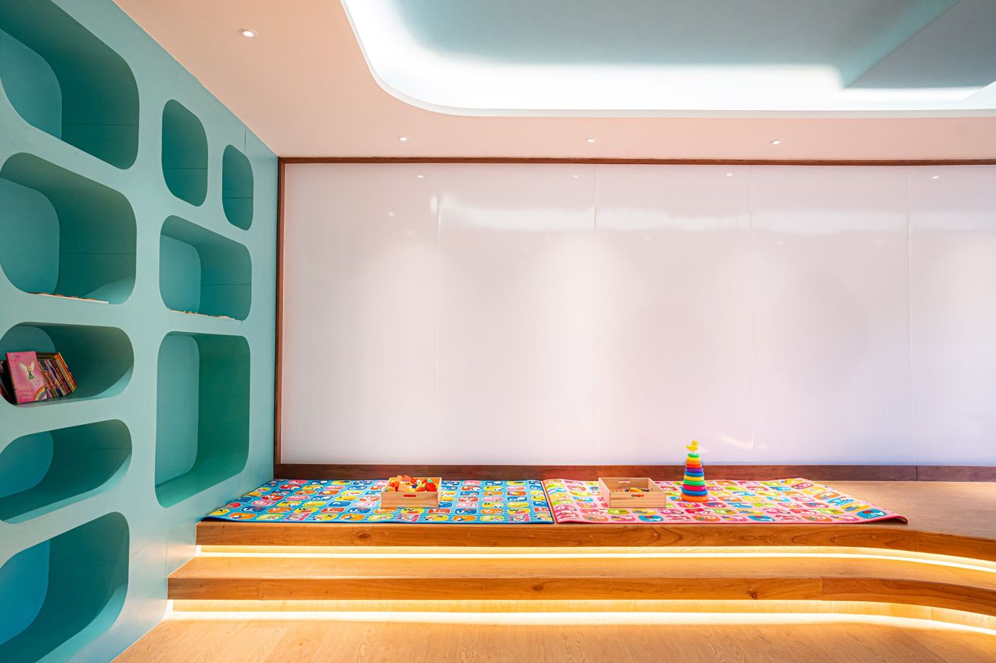 Barcelo-Coconut-Island-Sports-and-Entertainment-100