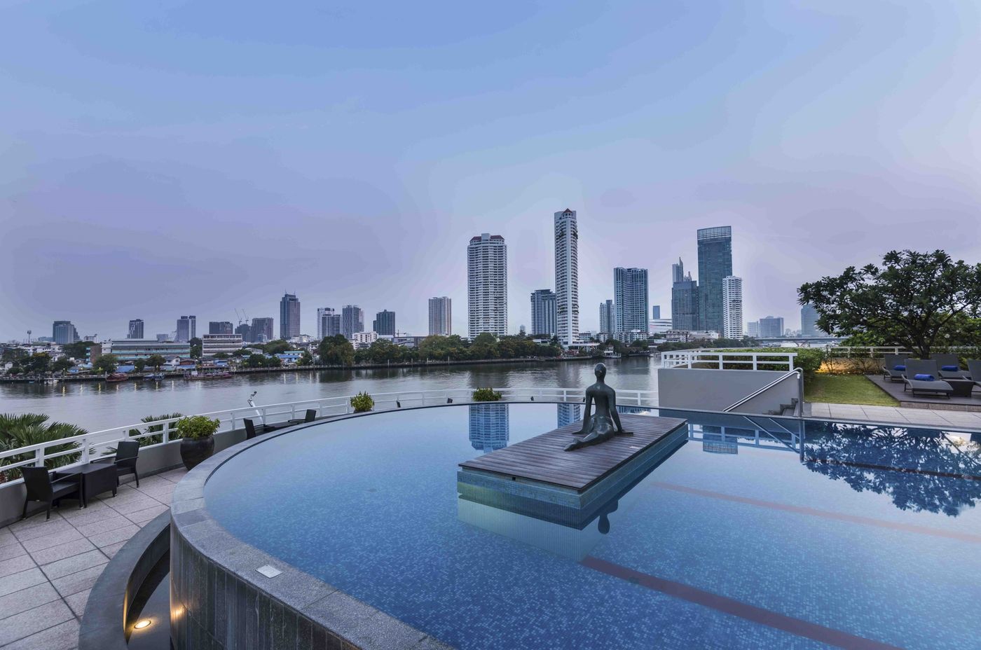 Chatrium-Hotel-Riverside-Bangkok-Pool-93