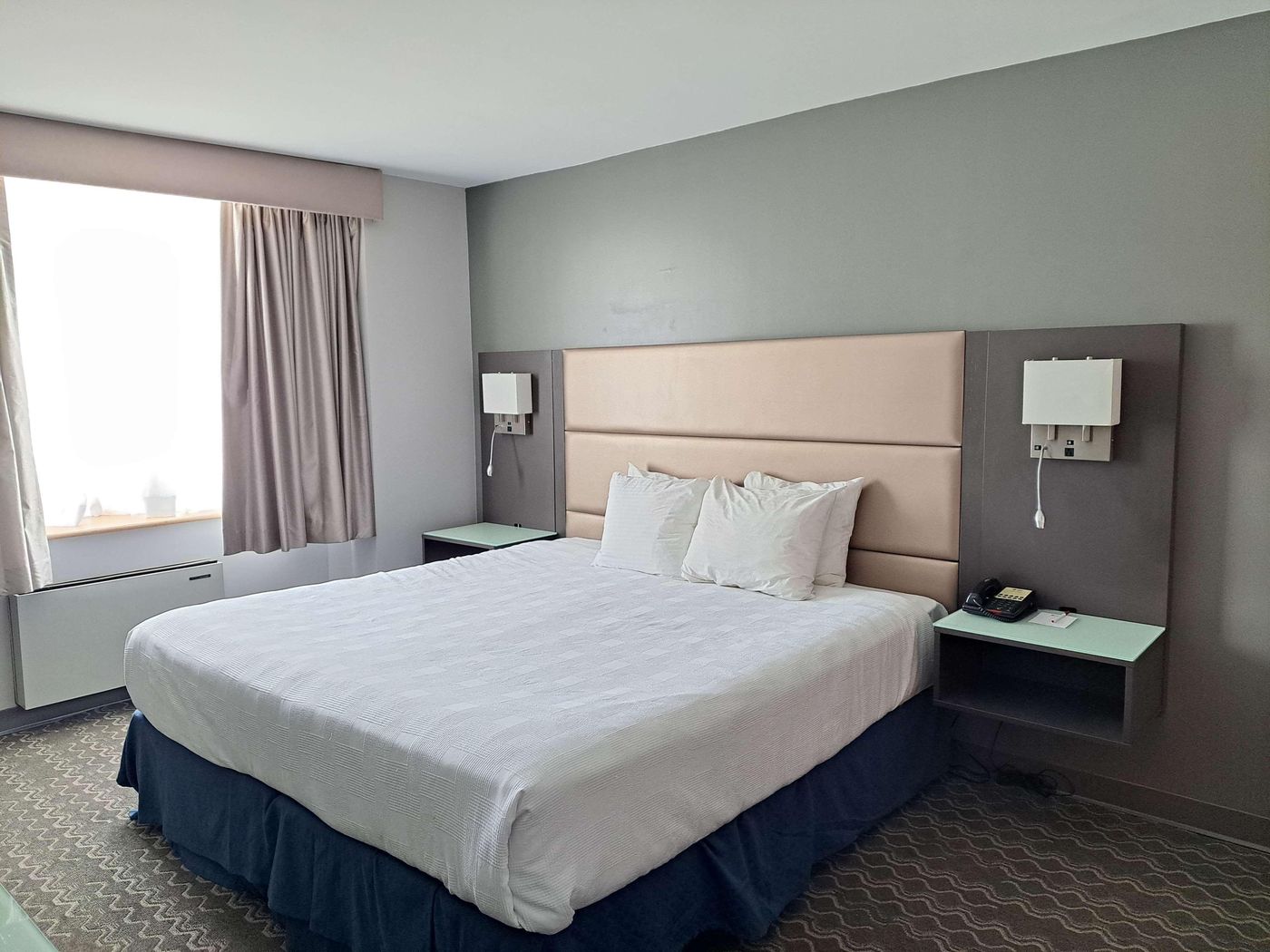 Best-Western-Plus-Vancouver-Airport-Hotel-Room-26