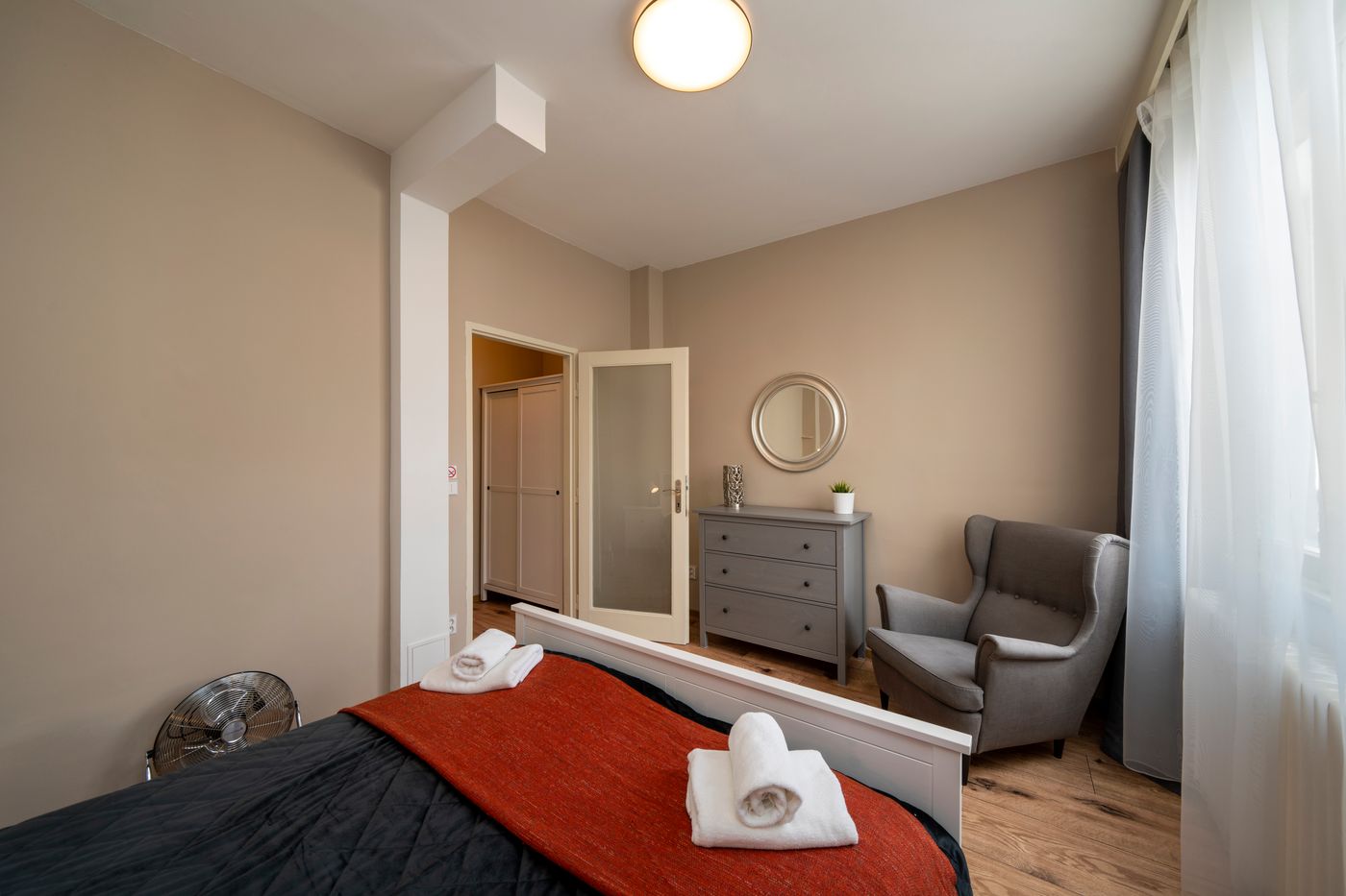 Apple-Apartments-Room-19