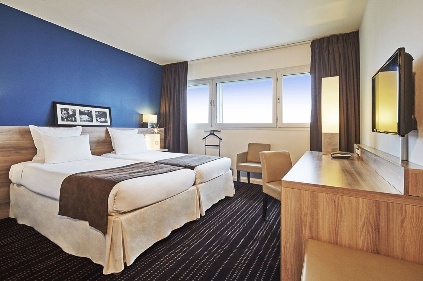 Campanile-Le-Bourget-Airport-Room-3