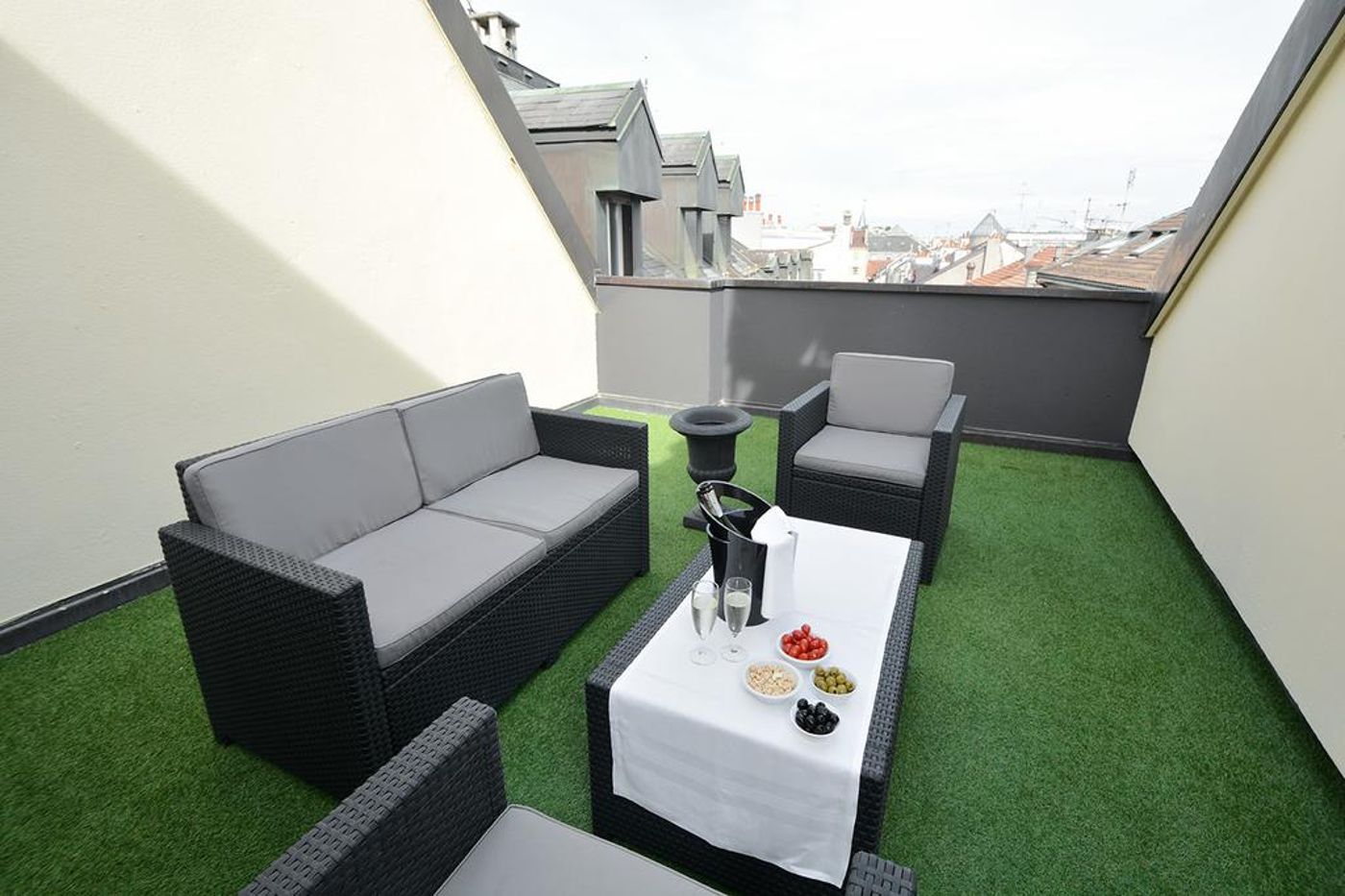 Des-Alpes-Geneva-Room-22