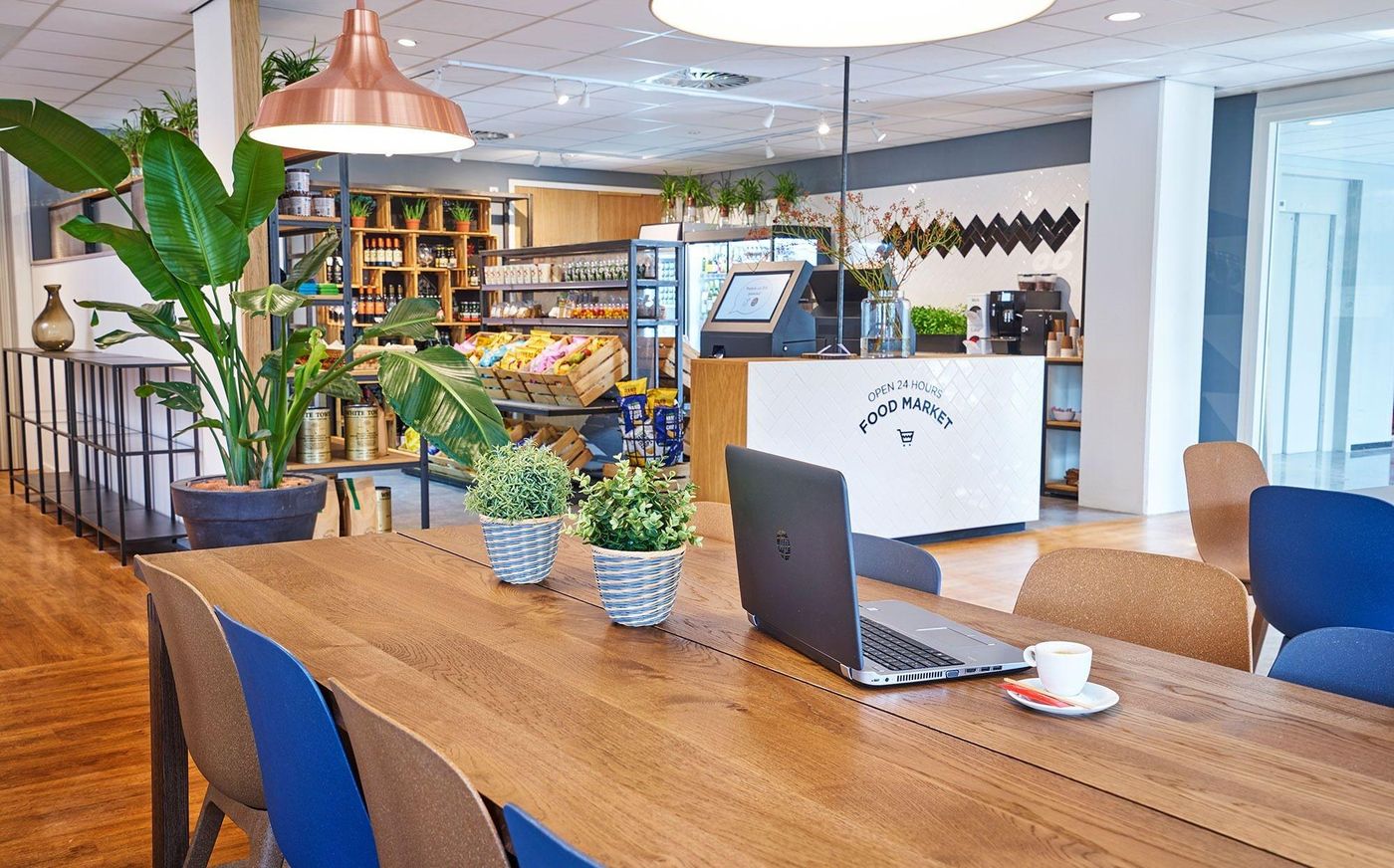 Amrath-Apart-Hotel-Schiphol-Badhoevedorp-Lobby-8