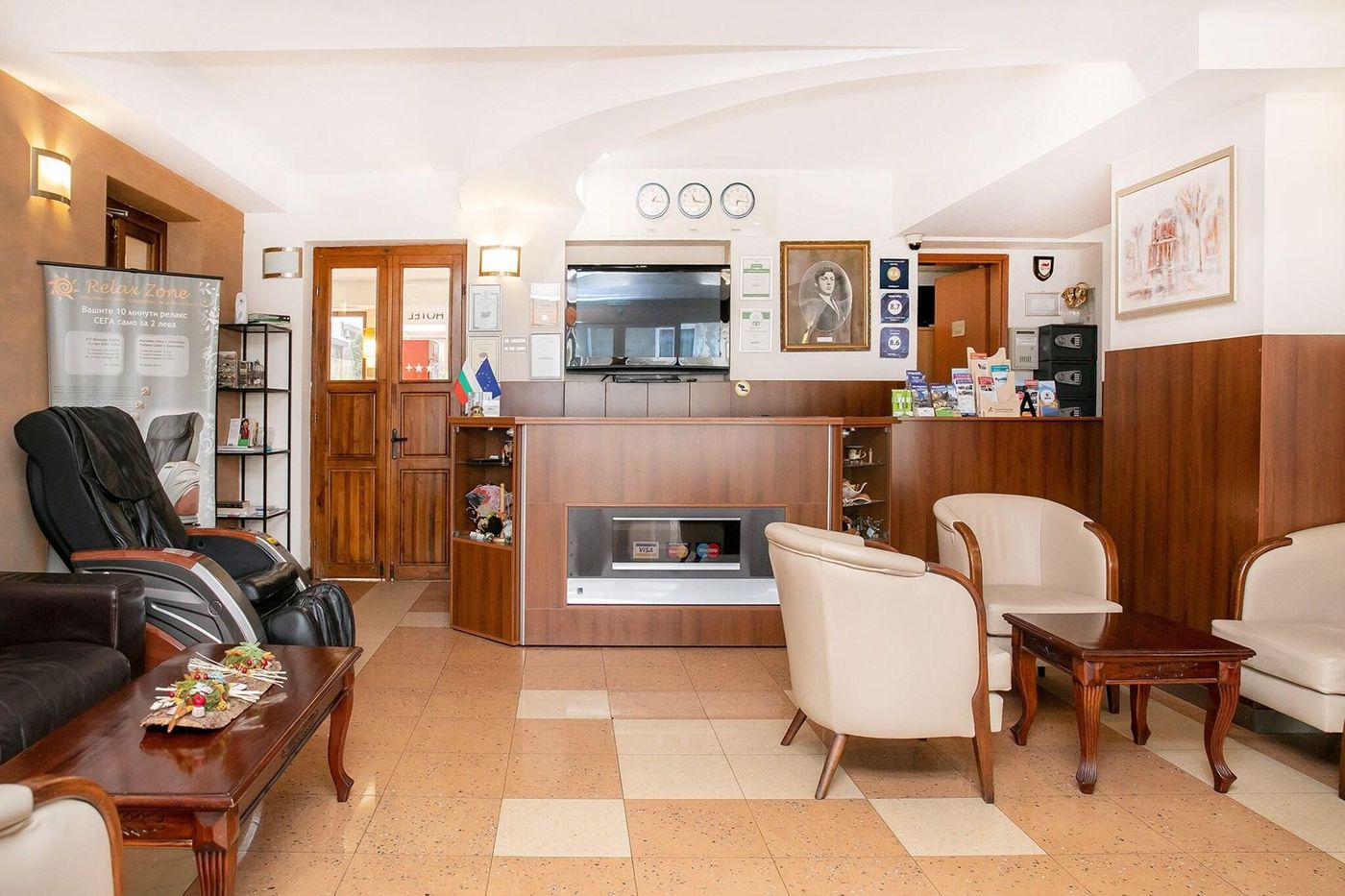 Niky-Bulgaria-SOFIA-Lobby-6