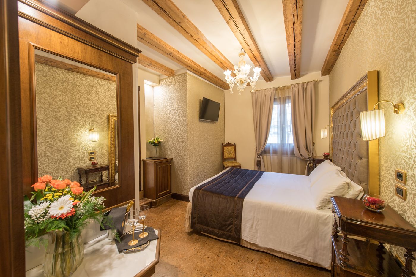 Palazzo-Bembo-Exclusive-Accommodation-Room-1