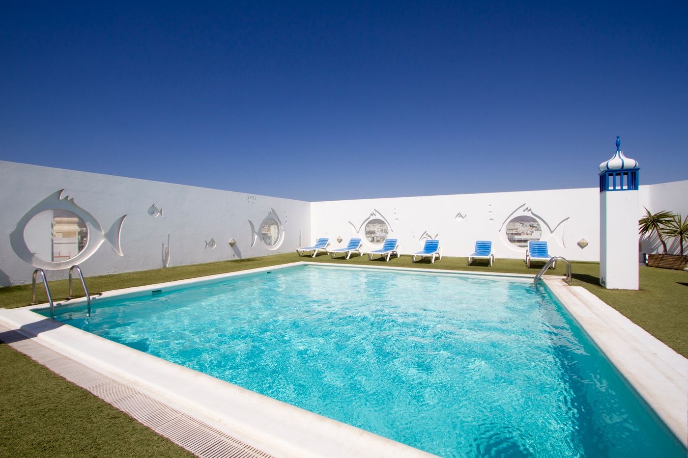 Hotel-Lancelot-Pool-2