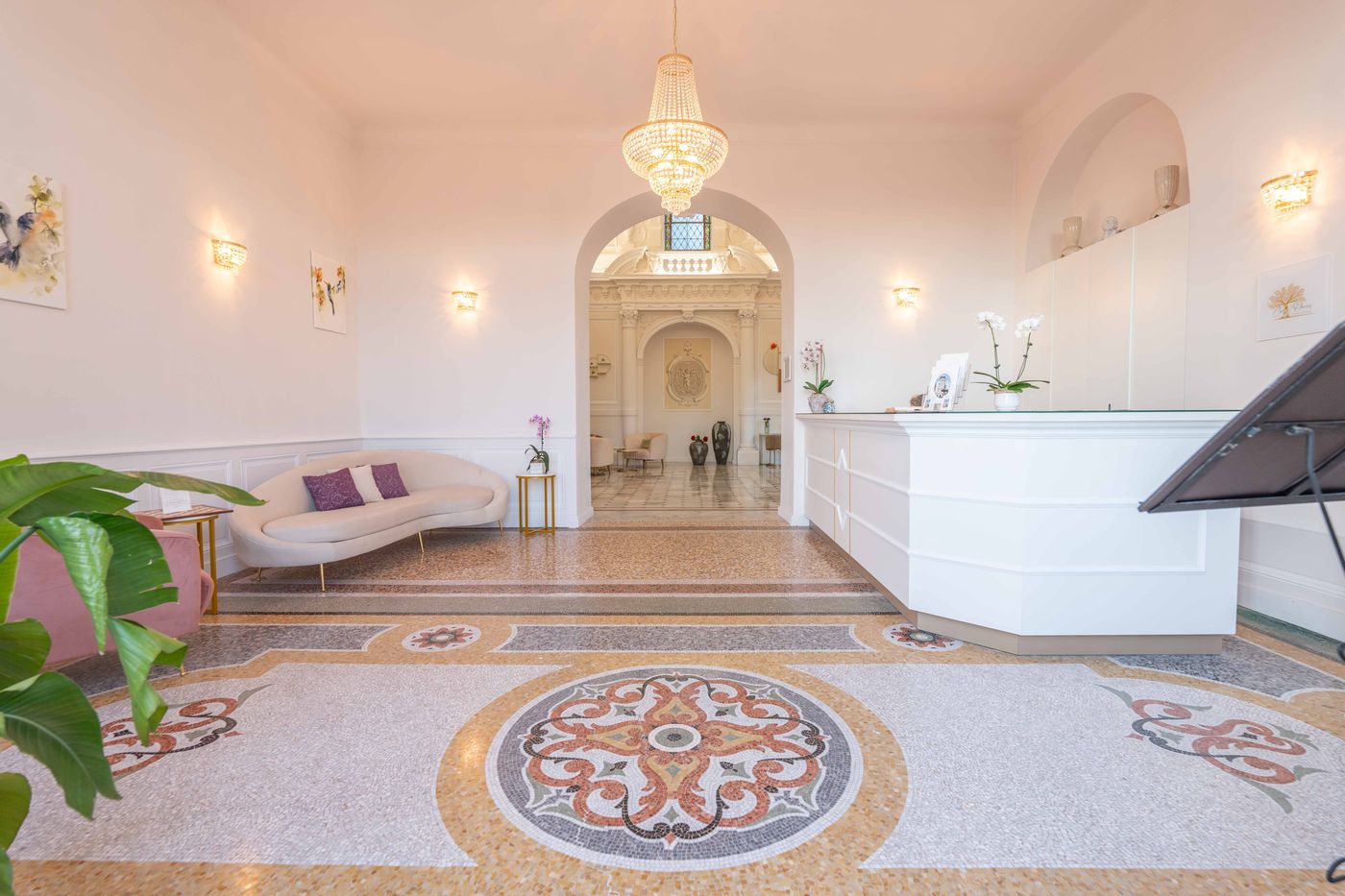 Hotel-L-Orangeraie-Lobby-52