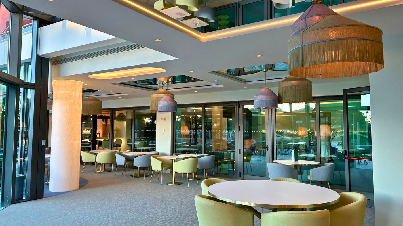 Aquashow-Park-Hotel-Lobby-49