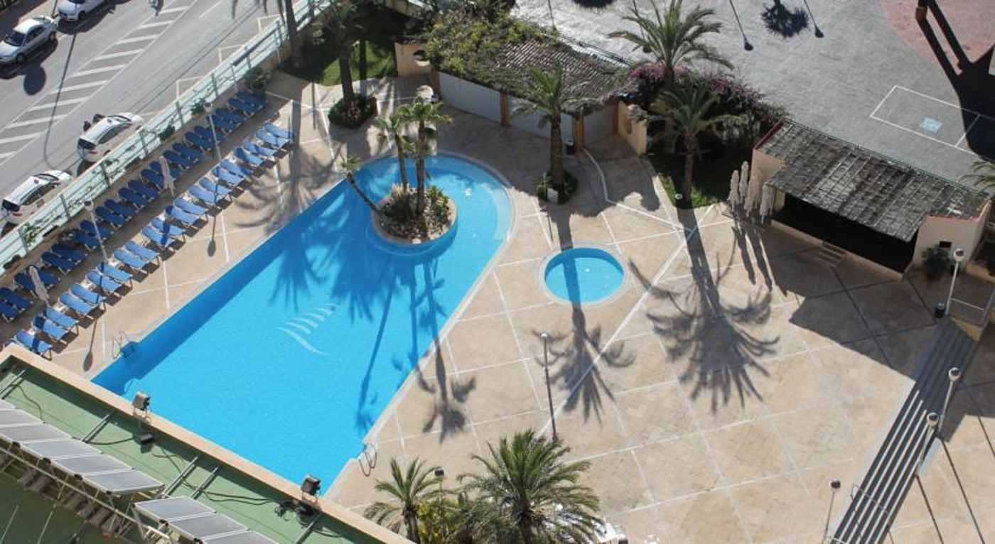 Levante-Beach-Apartamentos-Pool-1