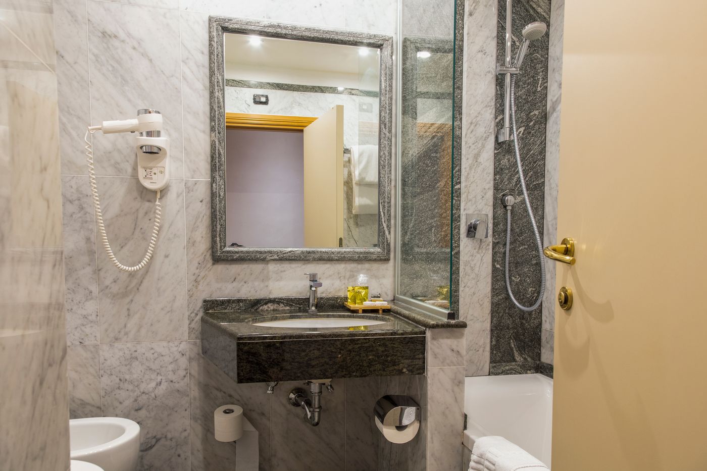 Giolli-Nazionale-Room-77