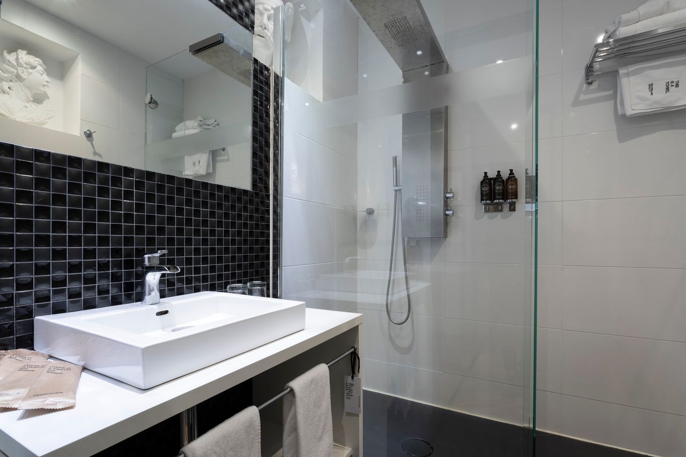 Petit-Palace-Lealtad-Plaza-Room-49