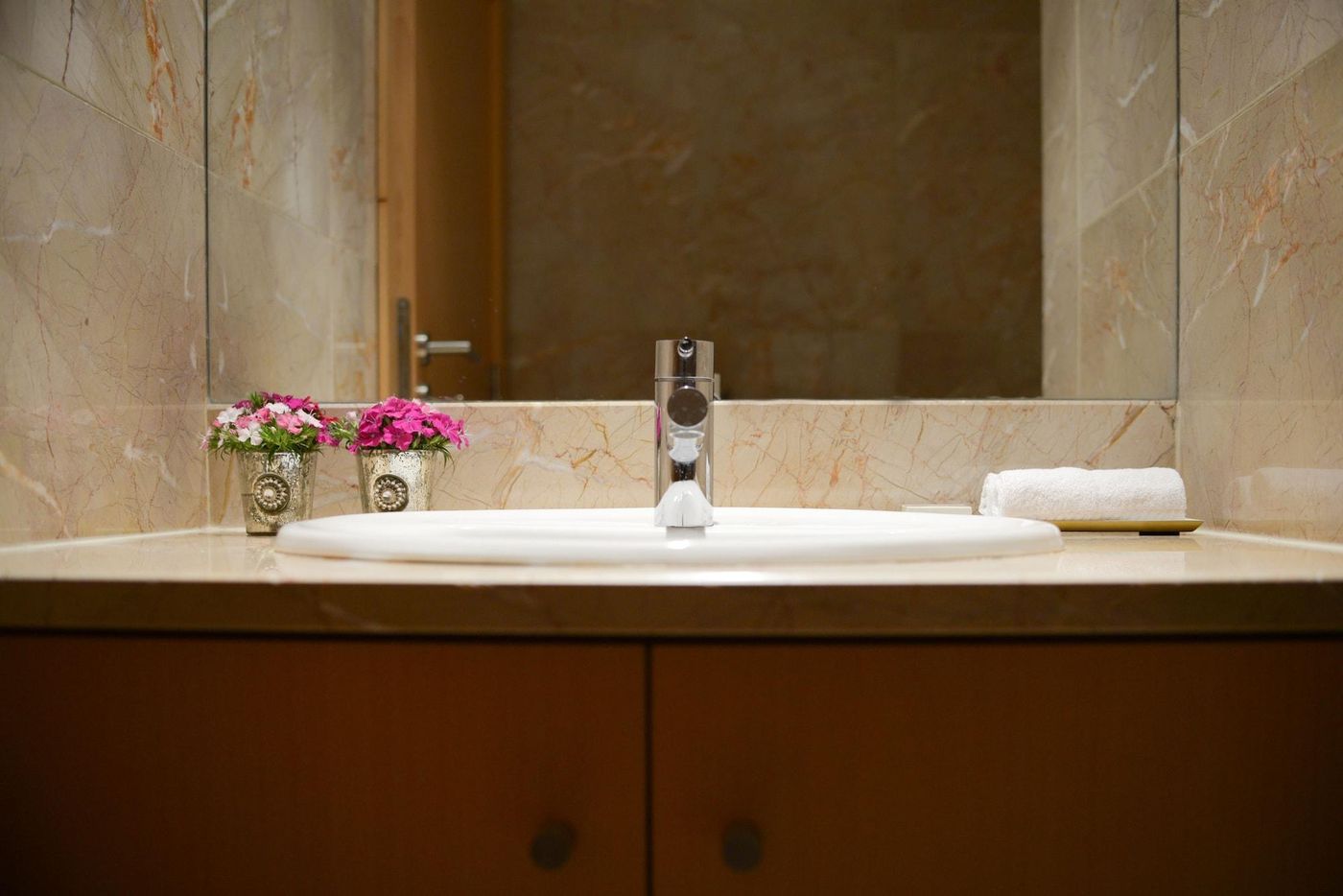 Panoramic-Living-Room-33