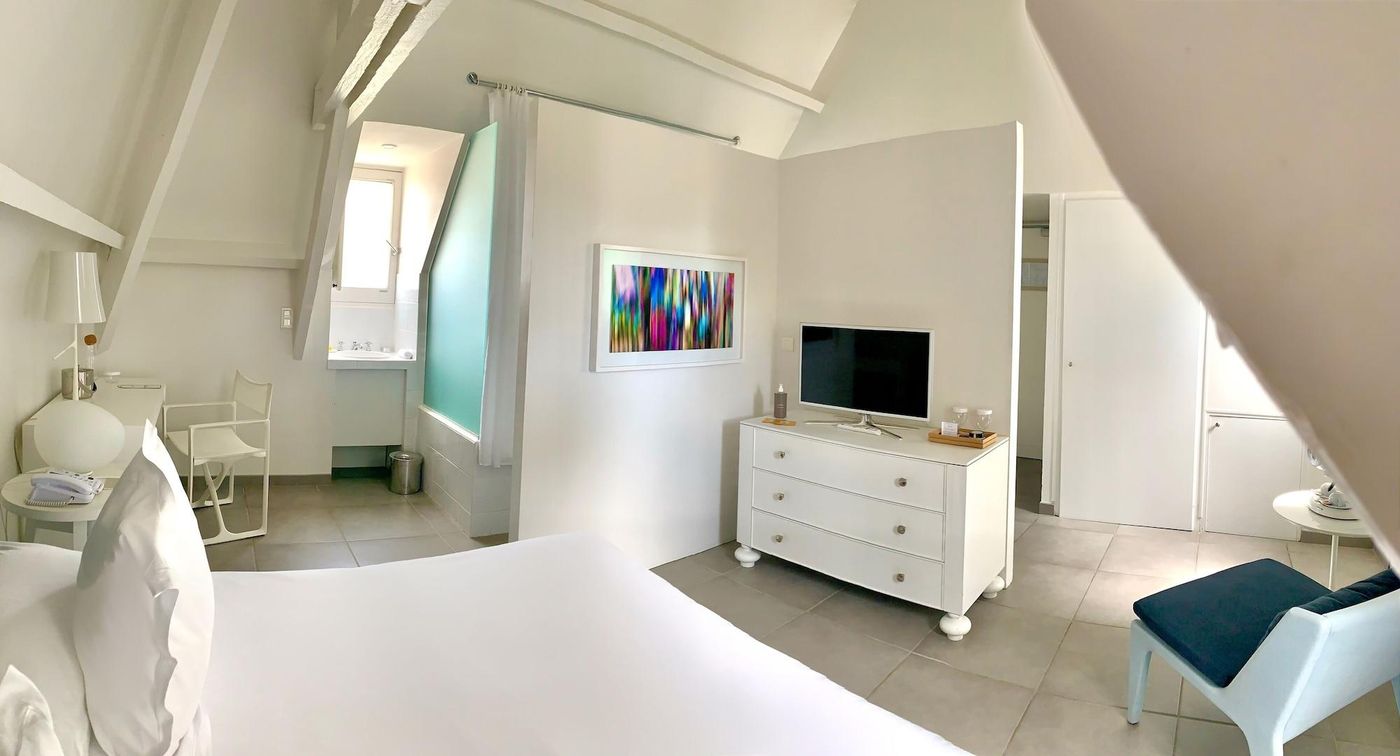 White-1921-Saint-Tropez-Room-25