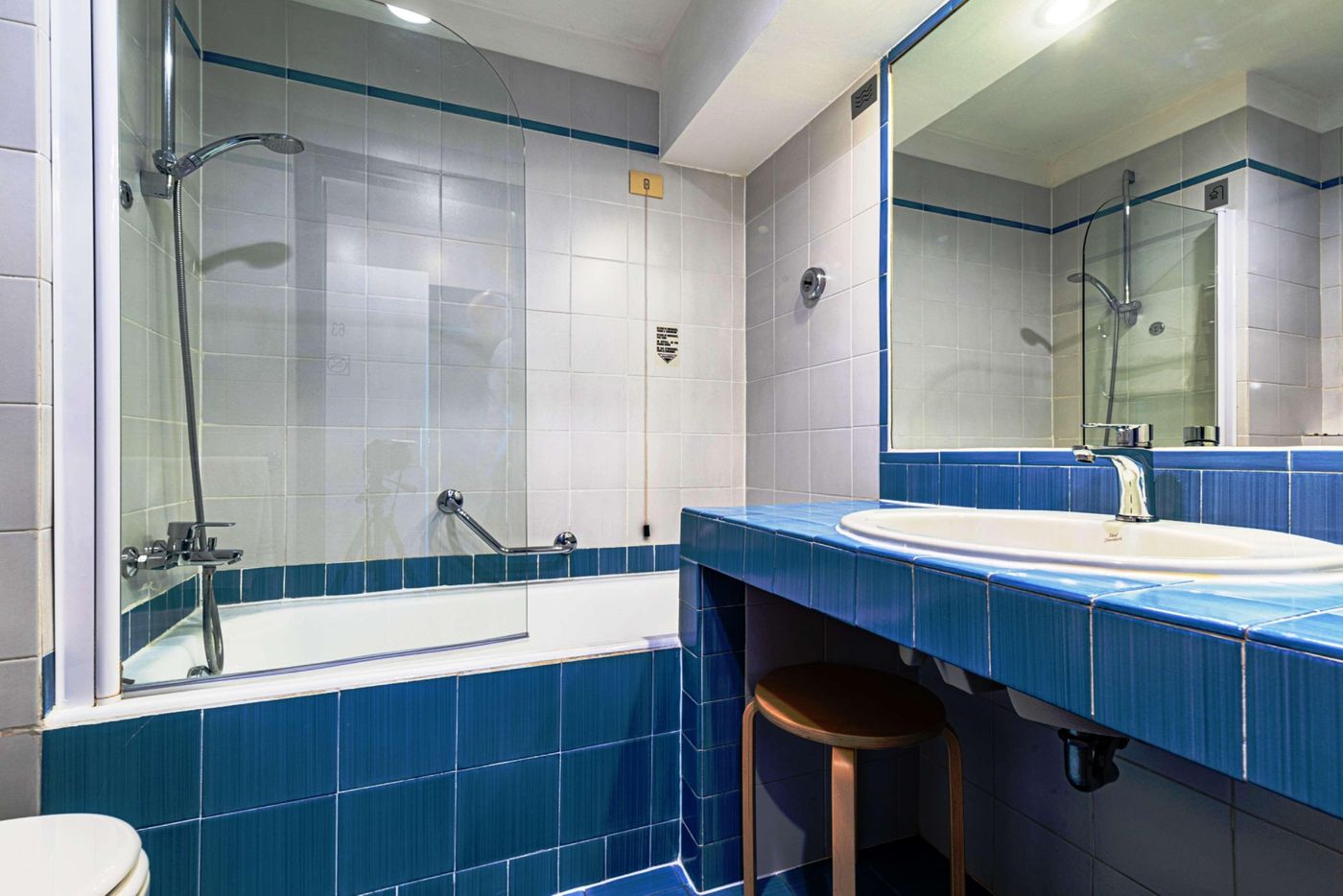 Hotel-Blaise---Francis-Room-40