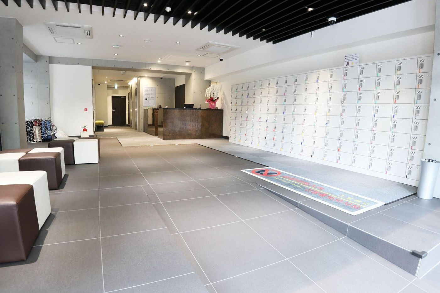 Lightning Hotel-Japan-Tokyo-Lobby-8