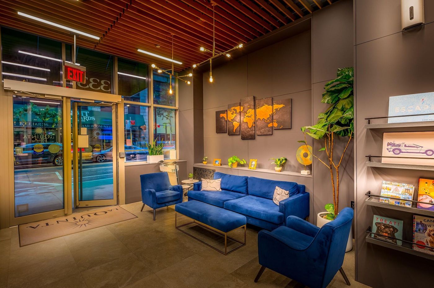 La-Quinta-Inn-and-Suites-Times-Square-South-Lobby-2