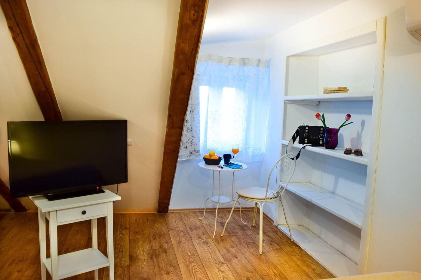 Rilati-Old-Town-Palace-Room-23