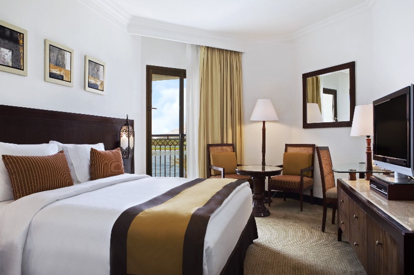 Hilton-Luxor-Resort---Spa-Room-15