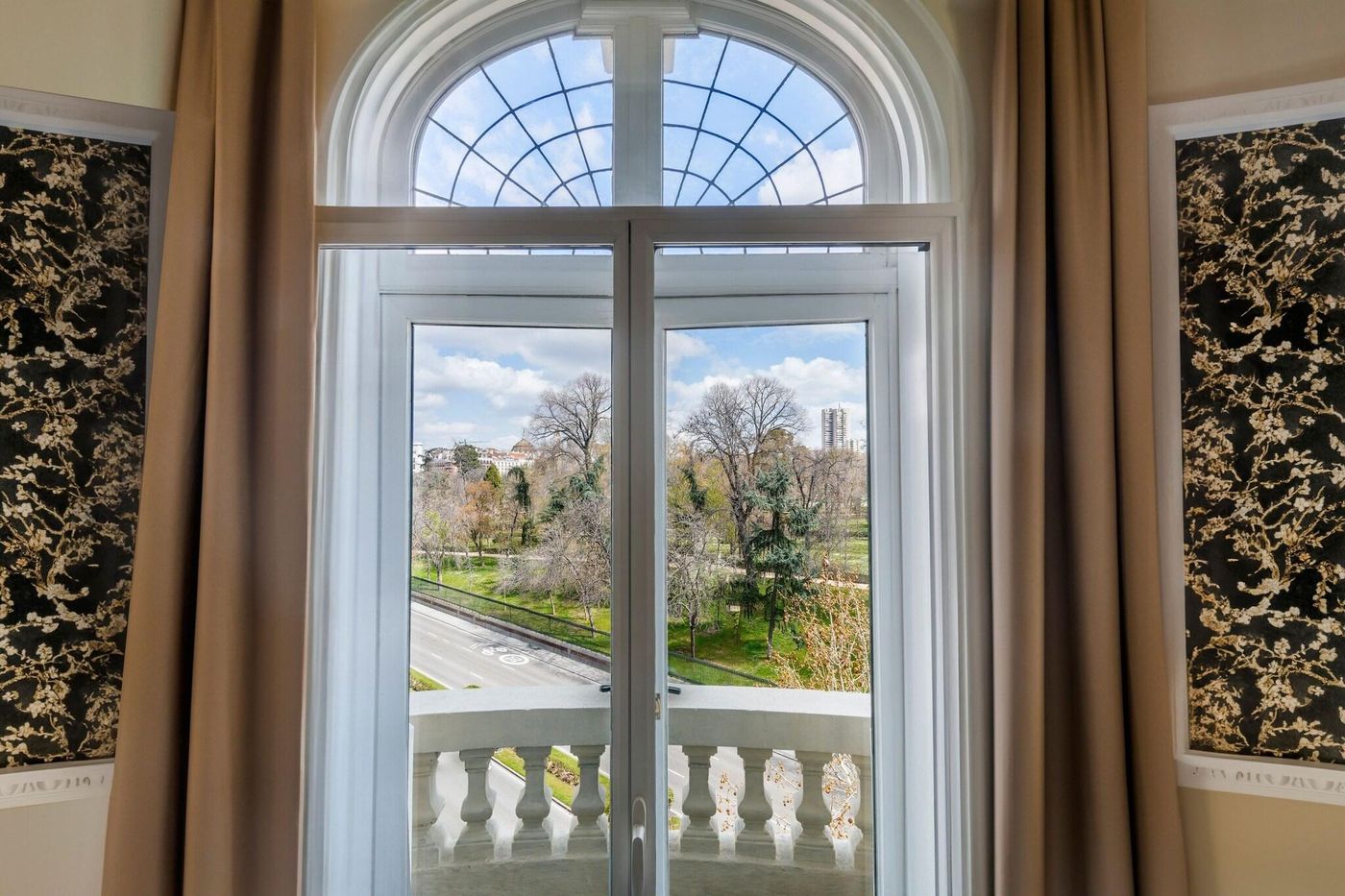 AC-Hotel-Palacio-del-Retiro-Autograph-Collection-Room-6