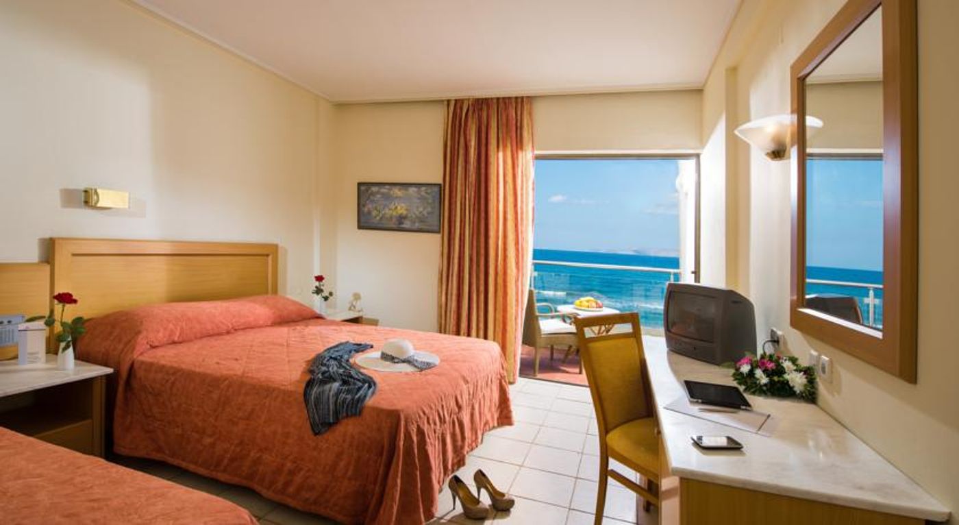 Aks Minoa Palace Hotel